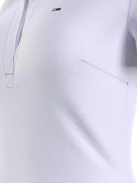 TOMMY JEANS ΓΥΝΑΙΚΕΙΟ POLO Γυναικείο Polo. Με V Λαιμόκοψη. Slim Γραμμή.