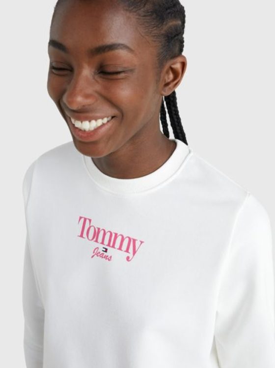 TOMMY JEANS ESSENTIAL ΦΟΥΤΕΡ ΜΕ ΚΛΑΣΙΚΗ ΛΑΙΜΟΚΟΨΗ ΚΑΙ ΛΟΓΟΤΥΠΟ DW0DW13574