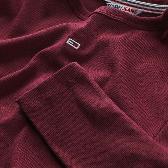 TOMMY JEANS ΜΑΚΡΥΜΑΝΙΚΟ T-SHIRT ΜΕ ΚΛΑΣΙΚΗ ΛΑΙΜΟΚΟΨΗ DW0DW14277