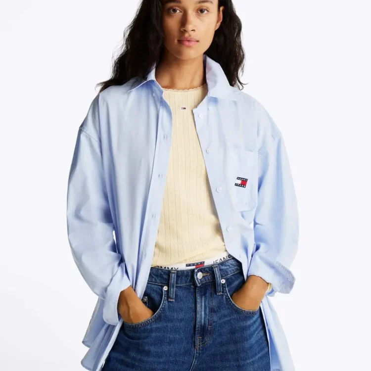 TOMMY JEANS WOMEN BADGE OVERSIZED POPLIN SHIRT DW0DW19357